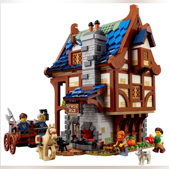RETIRED LEGO Medieval Blacksmith (21325) - Picture 3 of 6
